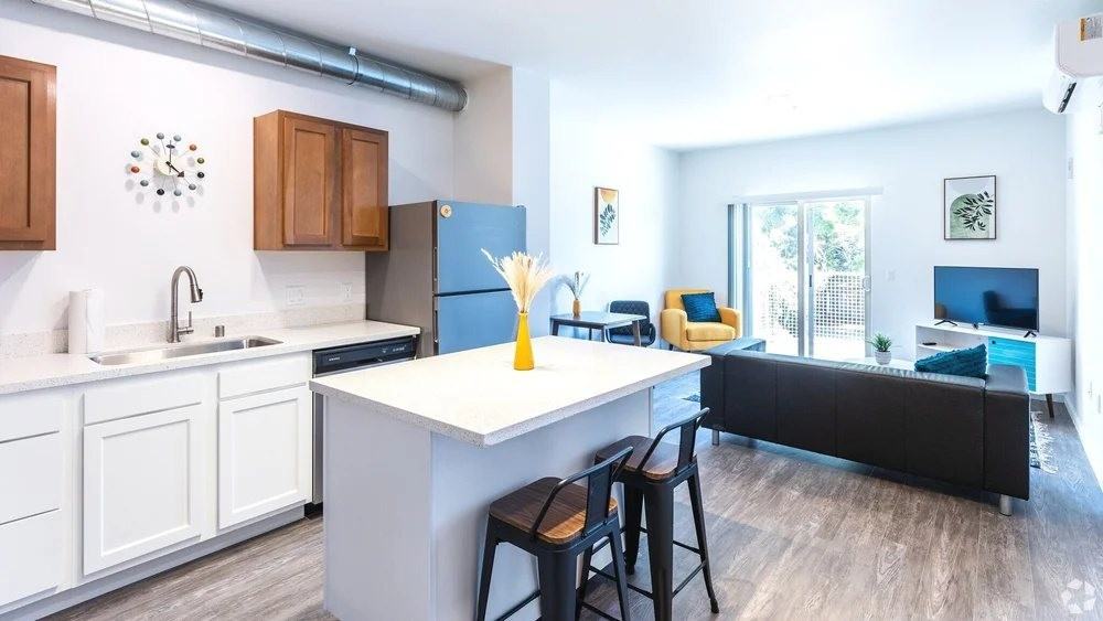 Pullman Modern Urban Apartments - Photo 5 of 36