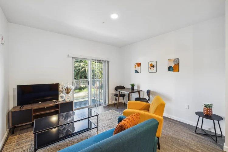 Pullman Modern Urban Apartments - Photo 6 of 36