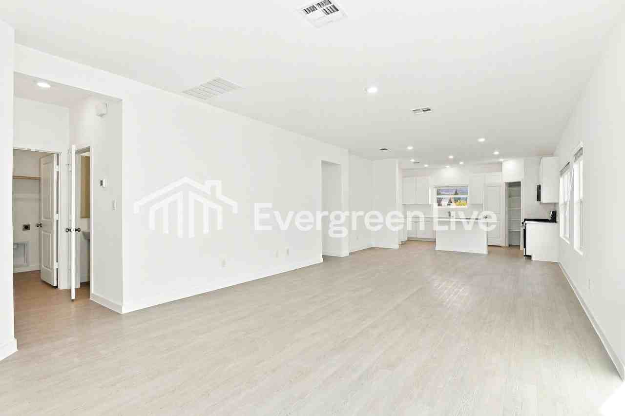 1307 Hermosa Gdns - Photo 2 of 15