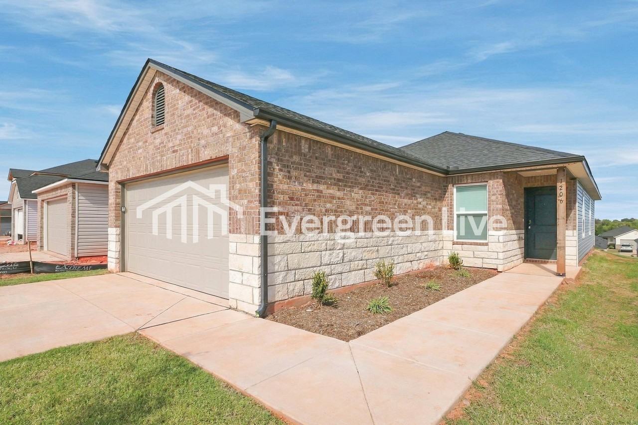 1206 Saddle Dr - Photo 2 of 16