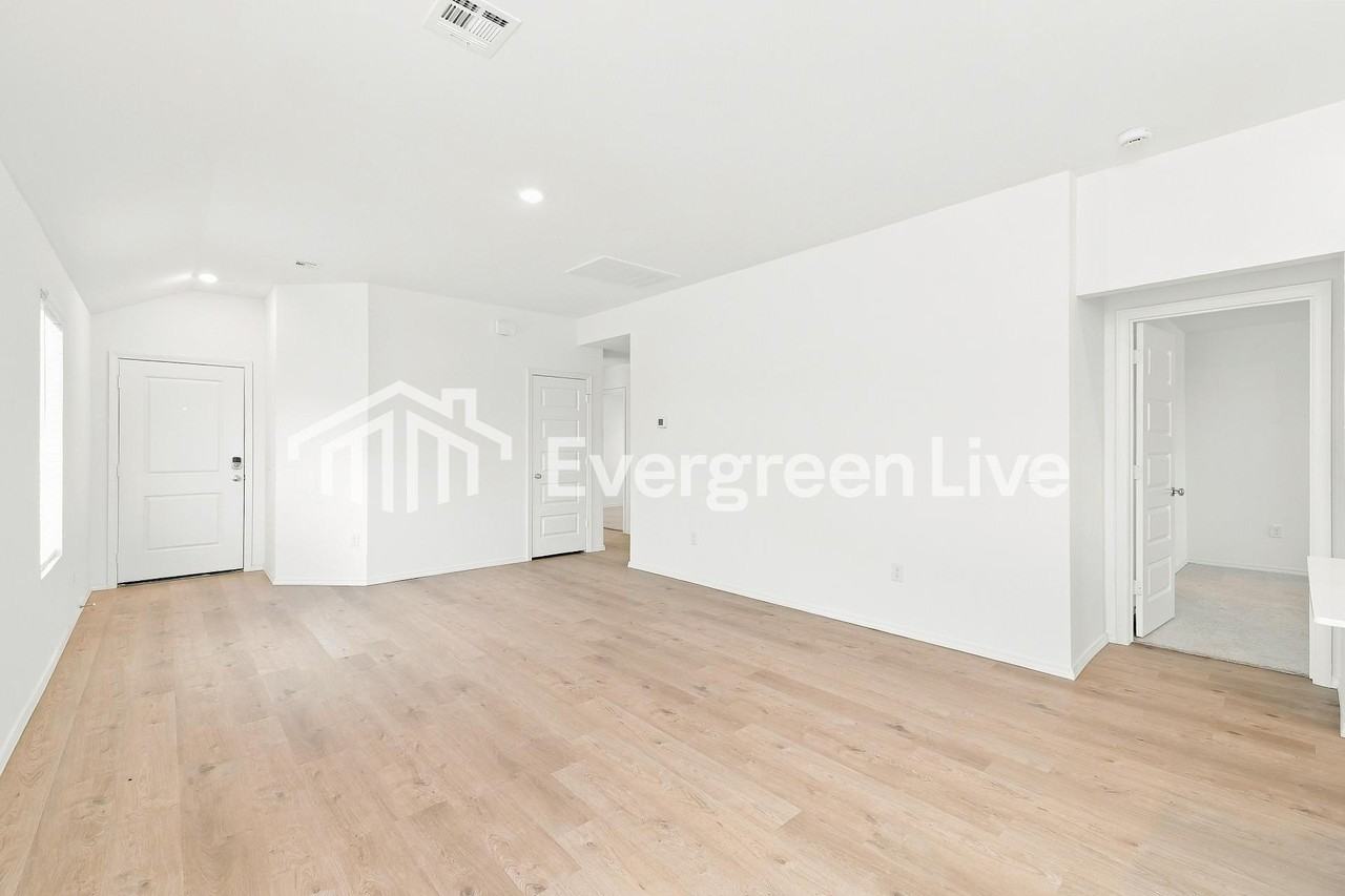 1206 Saddle Dr - Photo 4 of 16