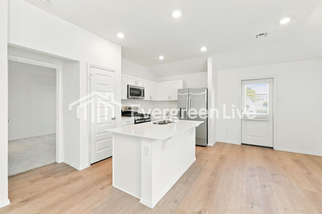 1206 Saddle Dr - Photo 6 of 16