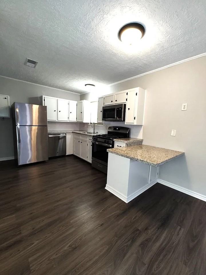 2025 8th St #2025-8thST - Photo 6 of 14