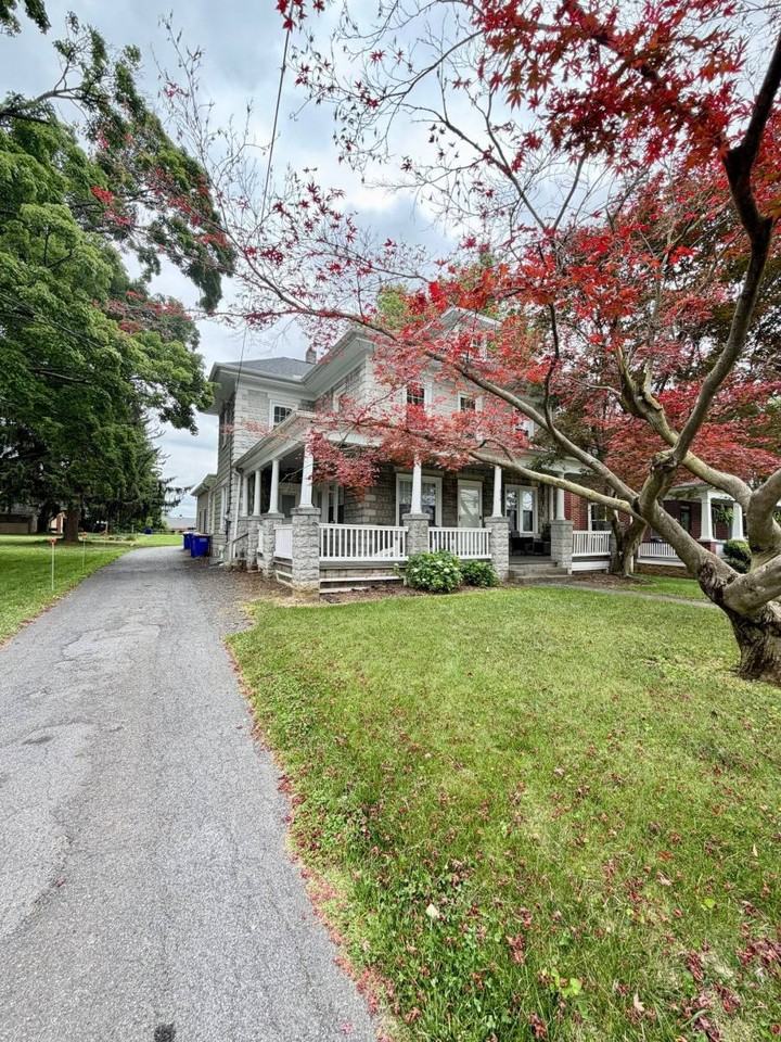 310 Manor Ave #B - Photo 3 of 13
