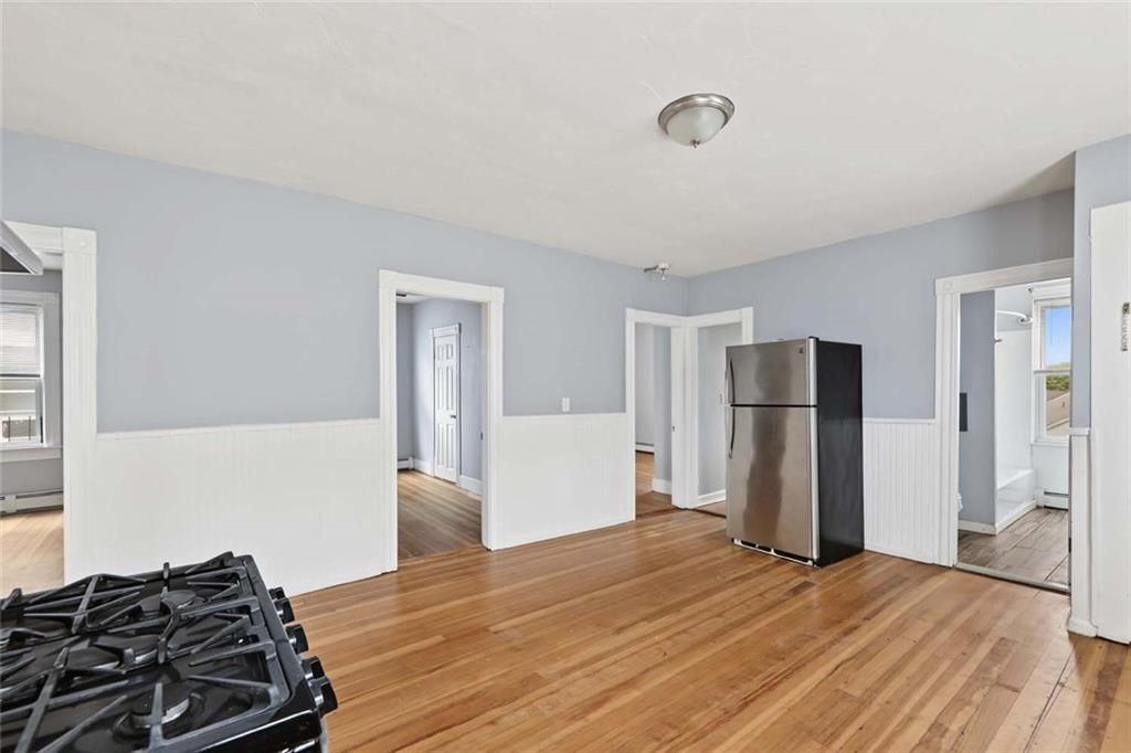 117 Burnside Ave ##3 - Photo 3 of 22