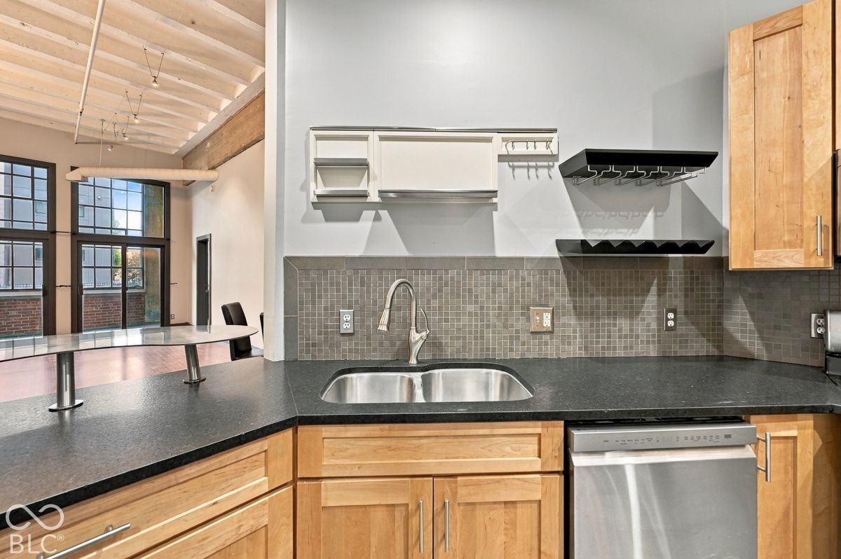 611 N Park Ave ##109 - Photo 4 of 45