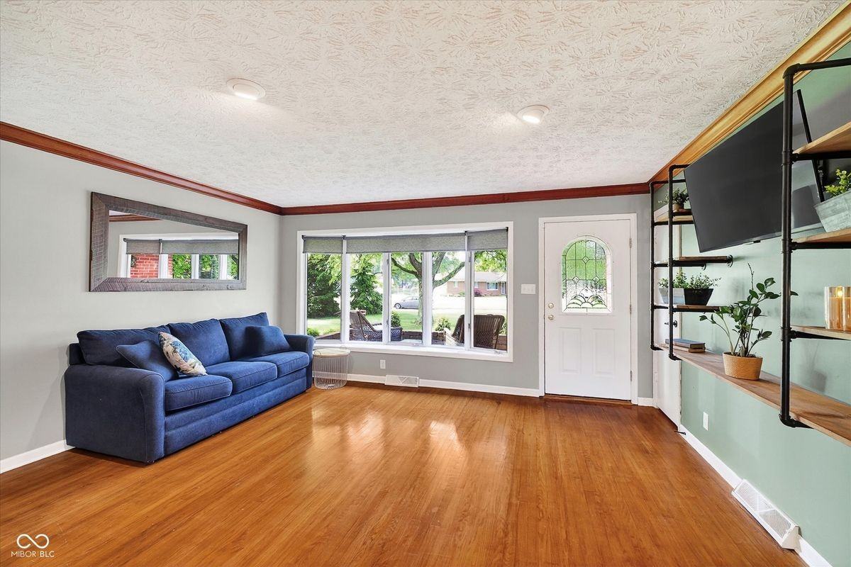 2202 Fairhope Dr - Photo 3 of 30