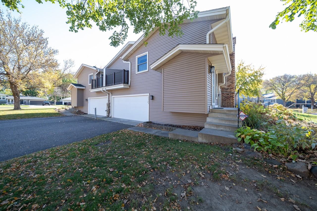 16211 Flagstaff Ct S #1 - Photo 2 of 26