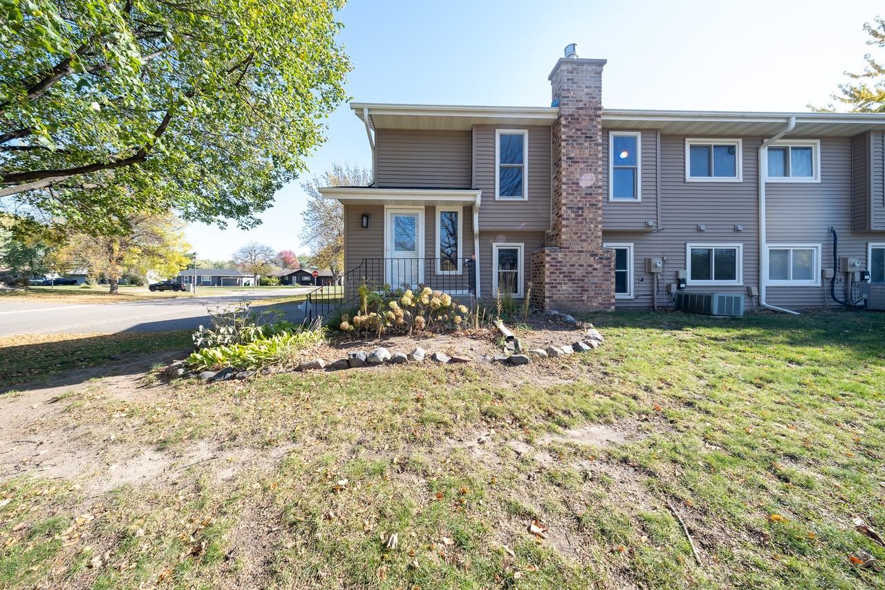 16211 Flagstaff Ct S #1 - Photo 3 of 26