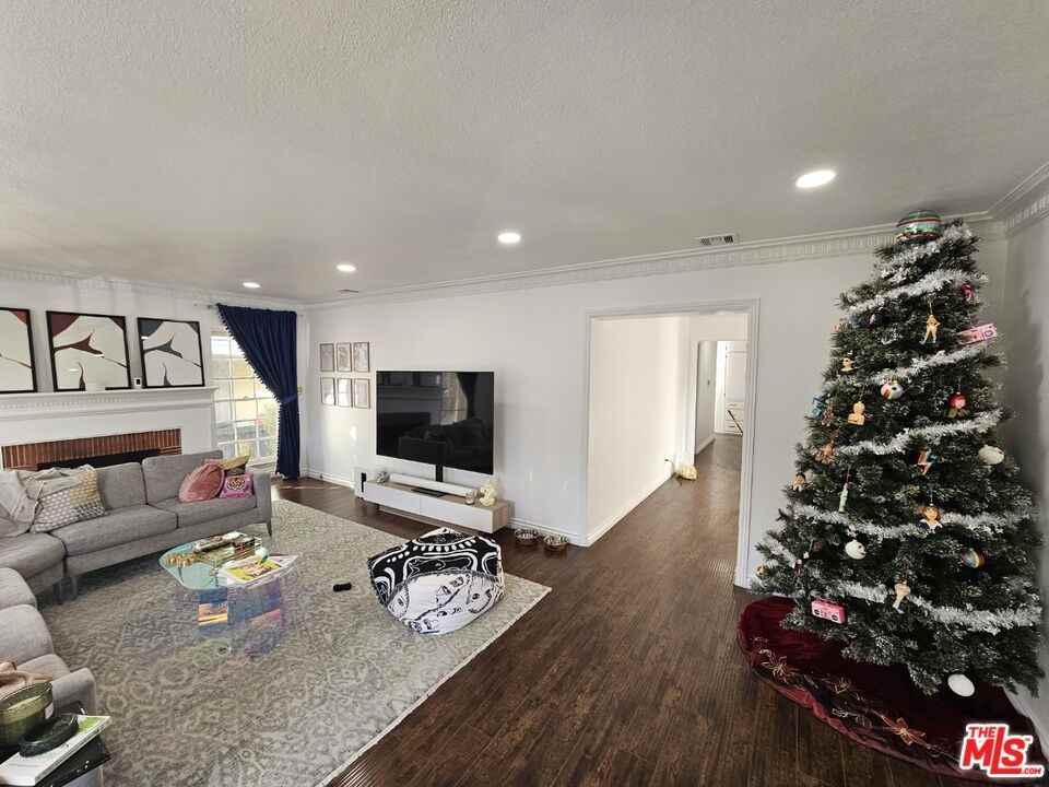 316 S Norton Ave - Photo 2 of 18