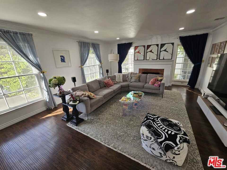 316 S Norton Ave - Photo 3 of 18