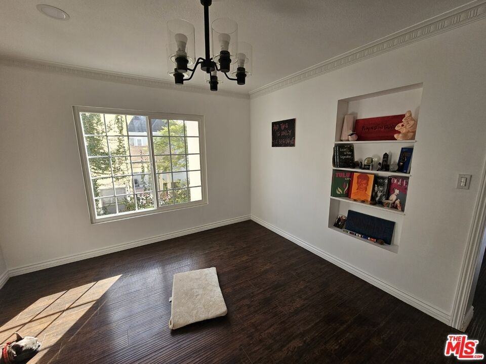 316 S Norton Ave - Photo 5 of 18