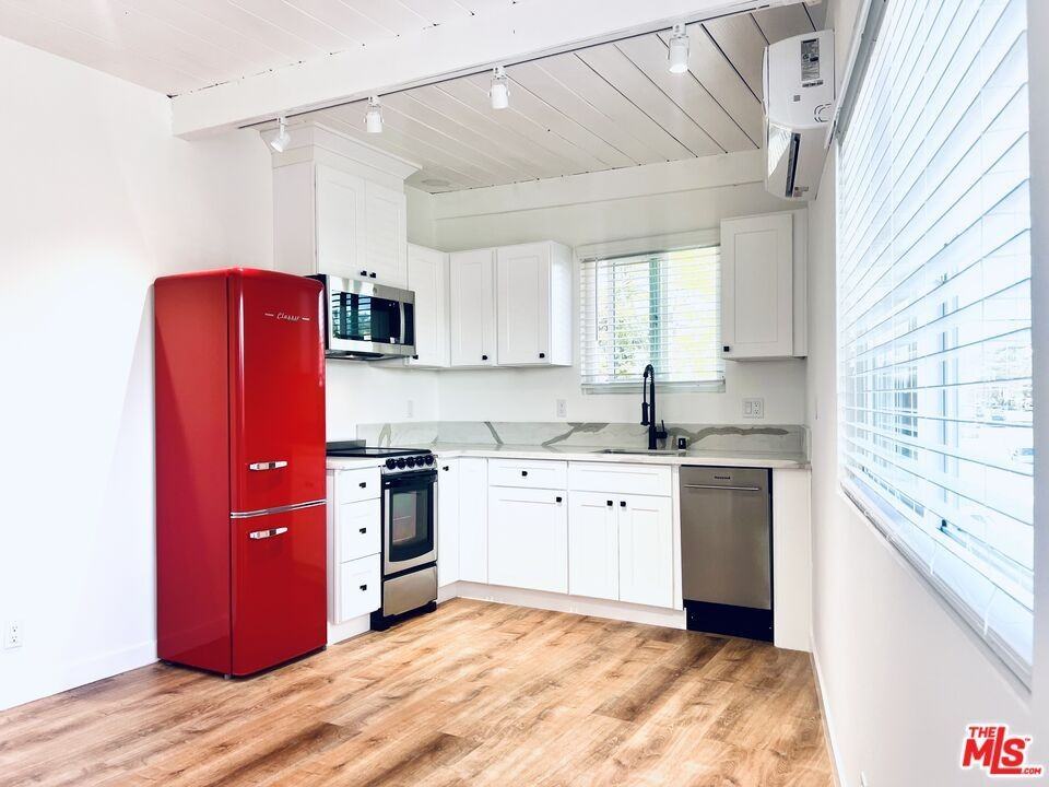 421 E Chevy Chase Dr ##5 - Photo 6 of 18