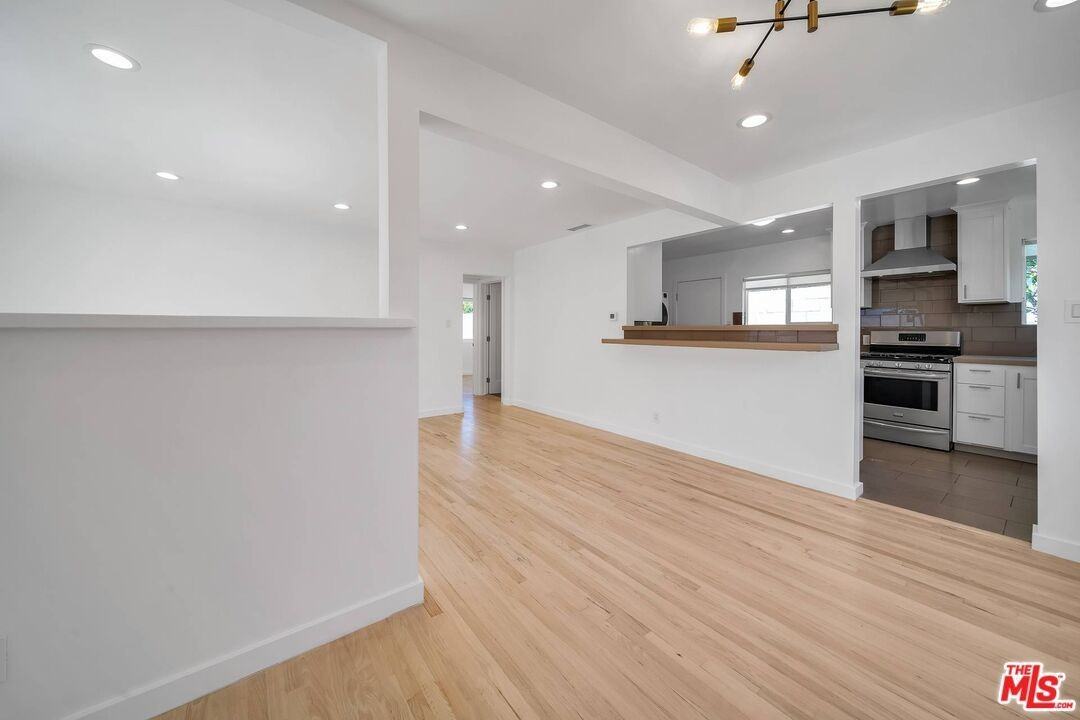 4225 Beethoven St - Photo 3 of 32