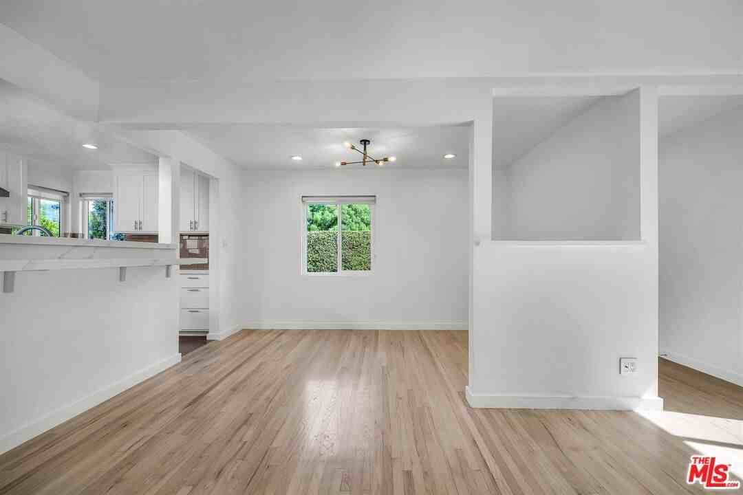 4225 Beethoven St - Photo 4 of 32
