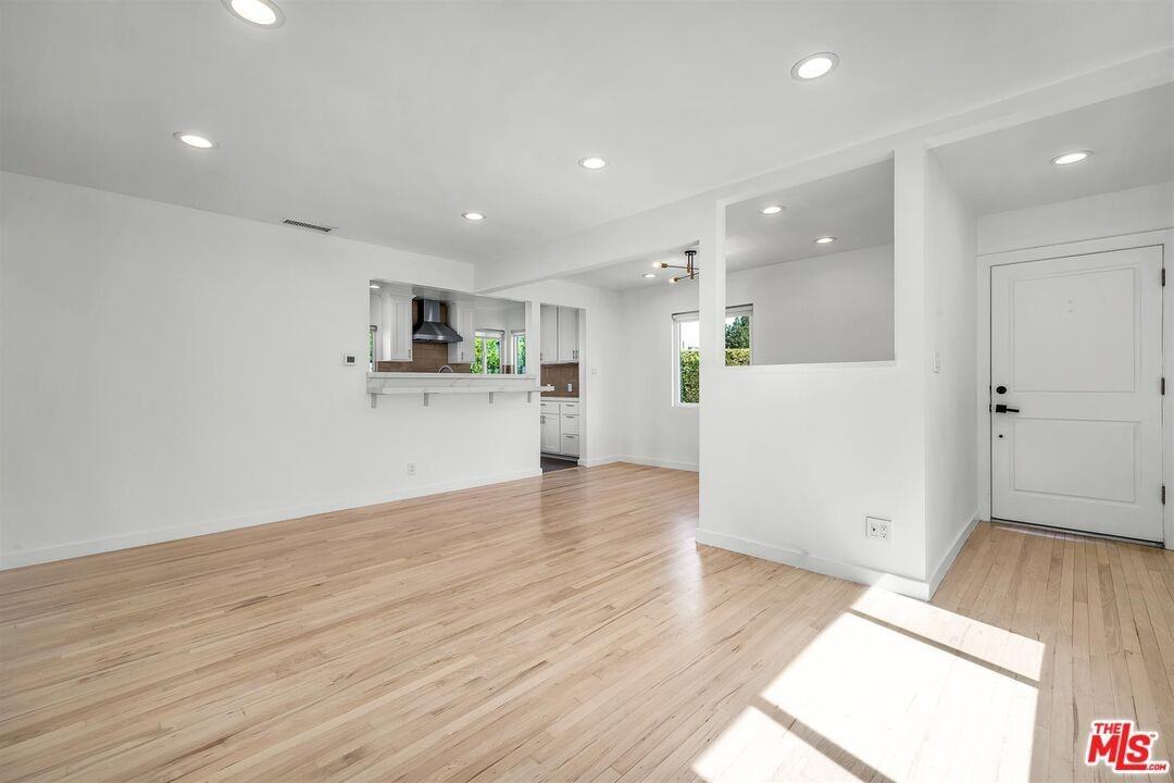 4225 Beethoven St - Photo 5 of 32