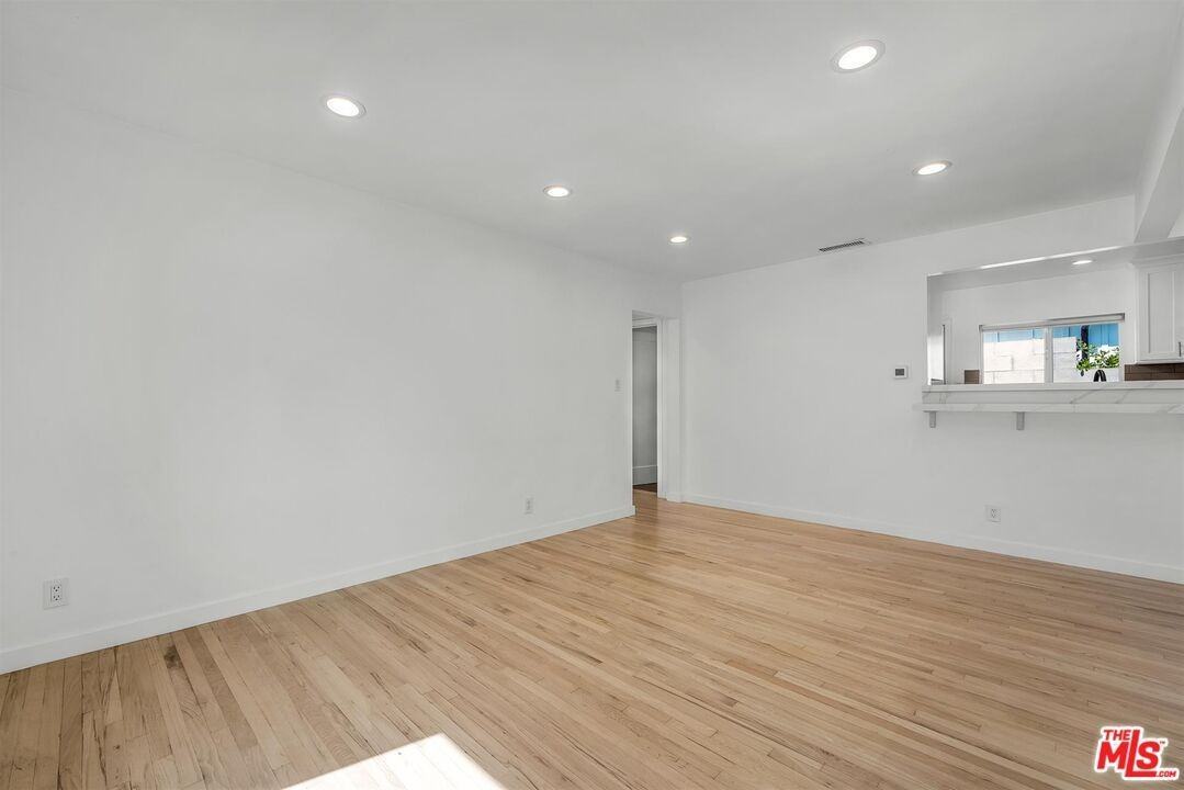 4225 Beethoven St - Photo 6 of 32