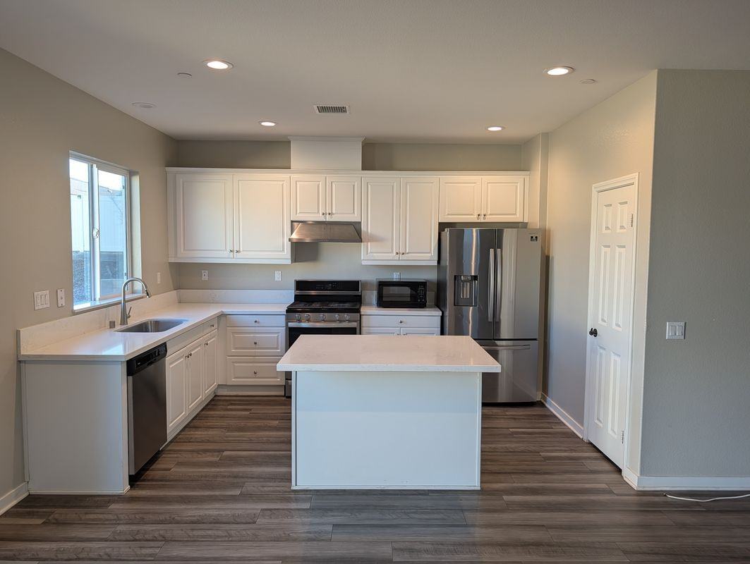 563 Sunshow Ct - Photo 2 of 3