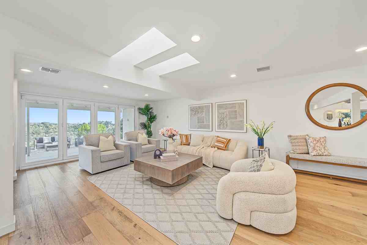 398 Montechico Dr - Photo 3 of 33