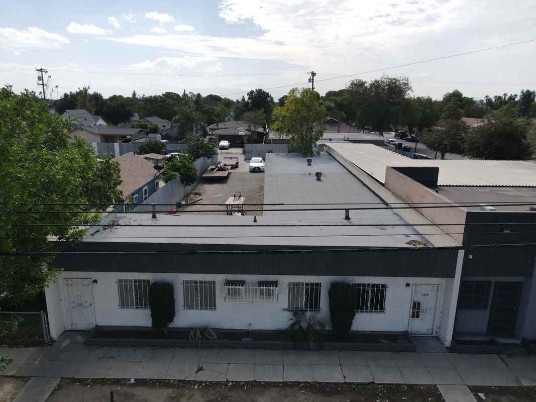 208 E State St - Photo 4 of 34
