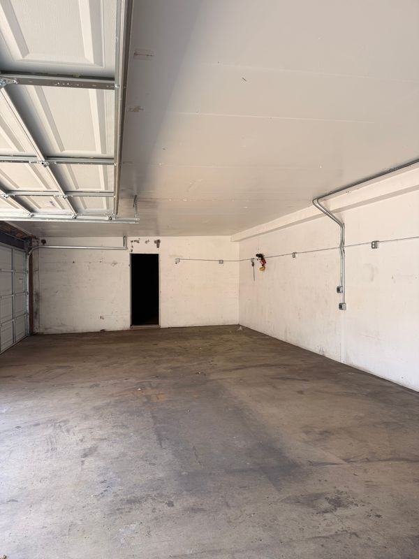 208 E State St - Photo 6 of 34