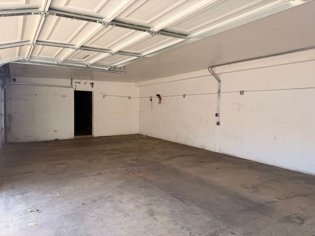 208 E State St - Photo 7 of 34