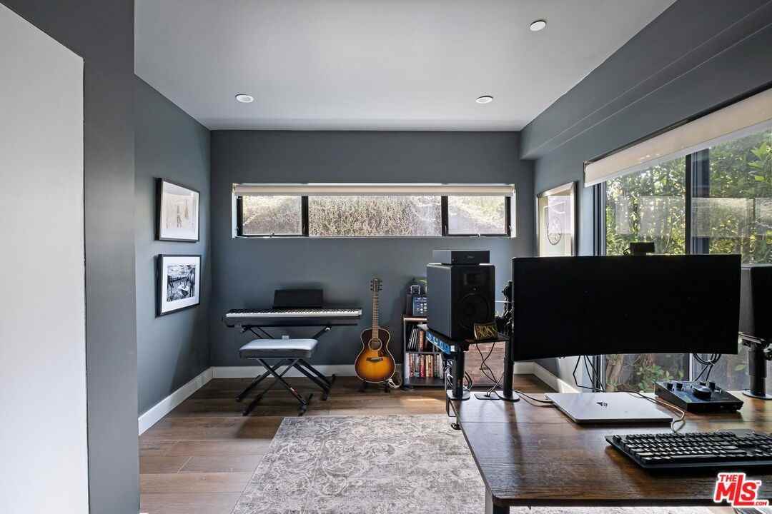 2414 Penmar Ave - Photo 6 of 32