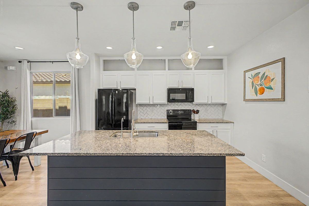43938 W Palo Olmo Rd - Photo 4 of 17