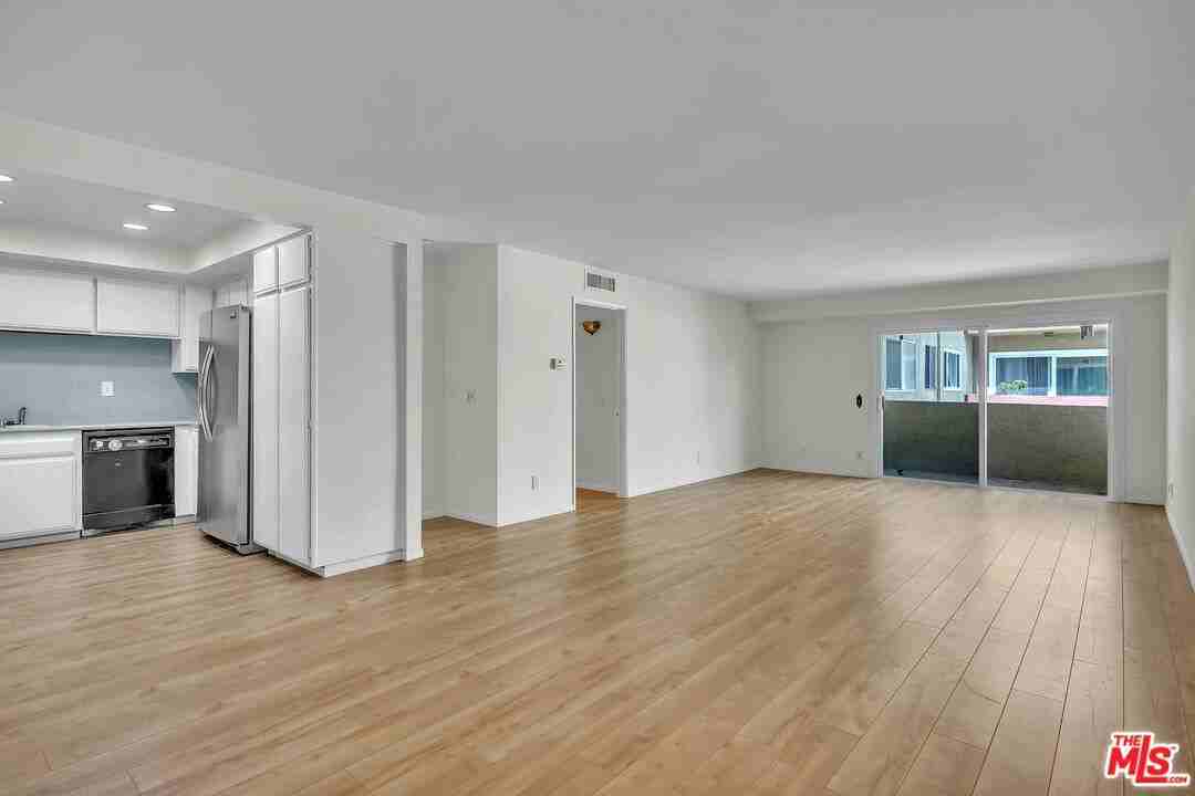 620 N Kenwood St ##209 - Photo 2 of 33