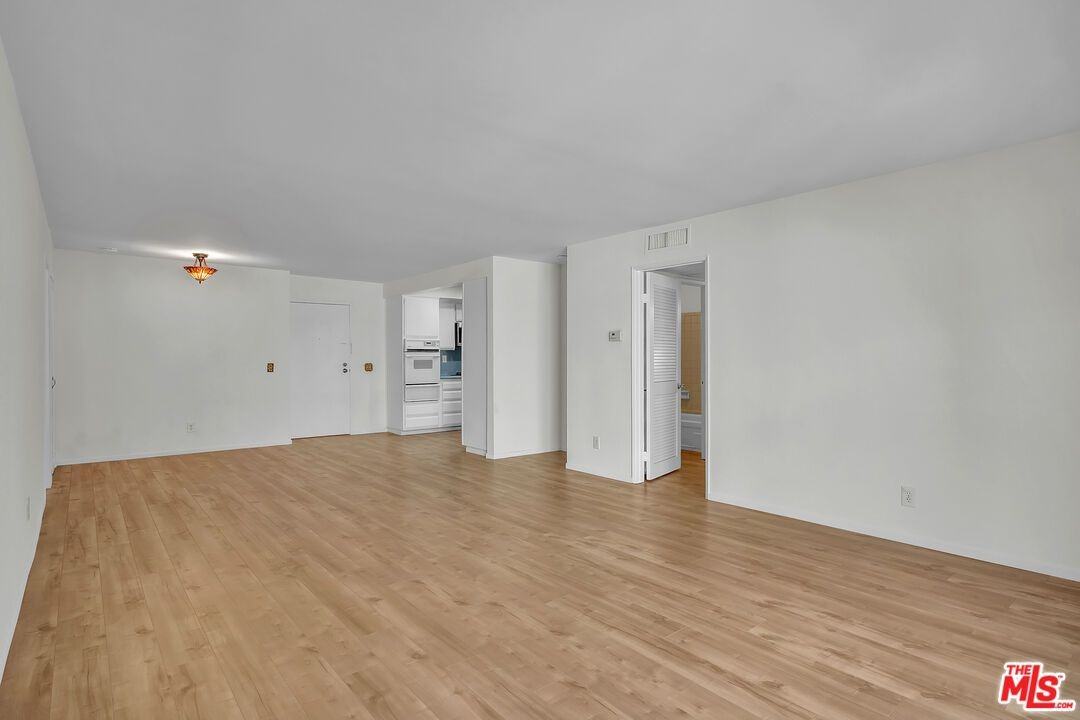 620 N Kenwood St ##209 - Photo 6 of 33