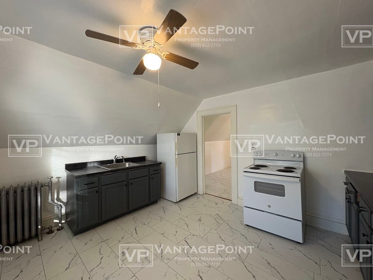 1103 N Division St - Photo 2 of 13