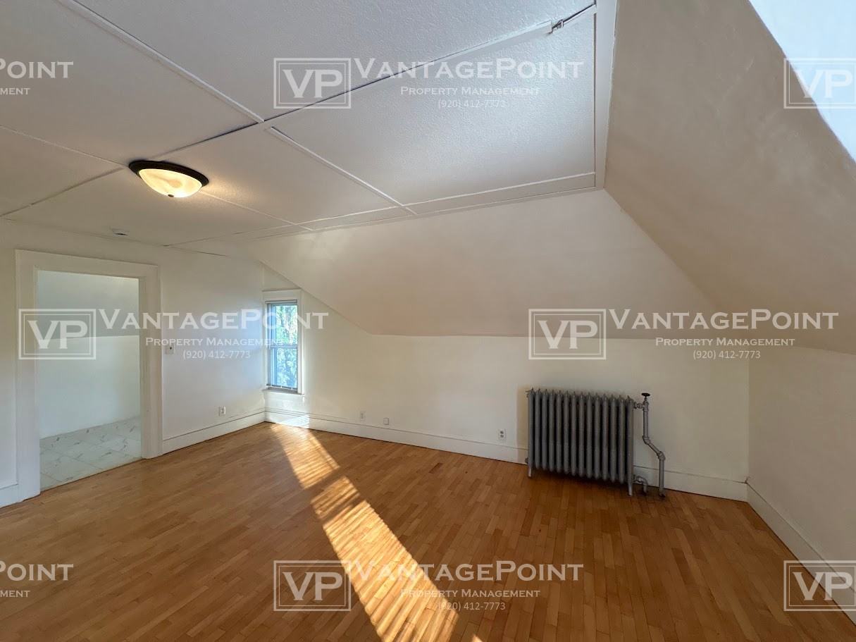 1103 N Division St - Photo 5 of 13