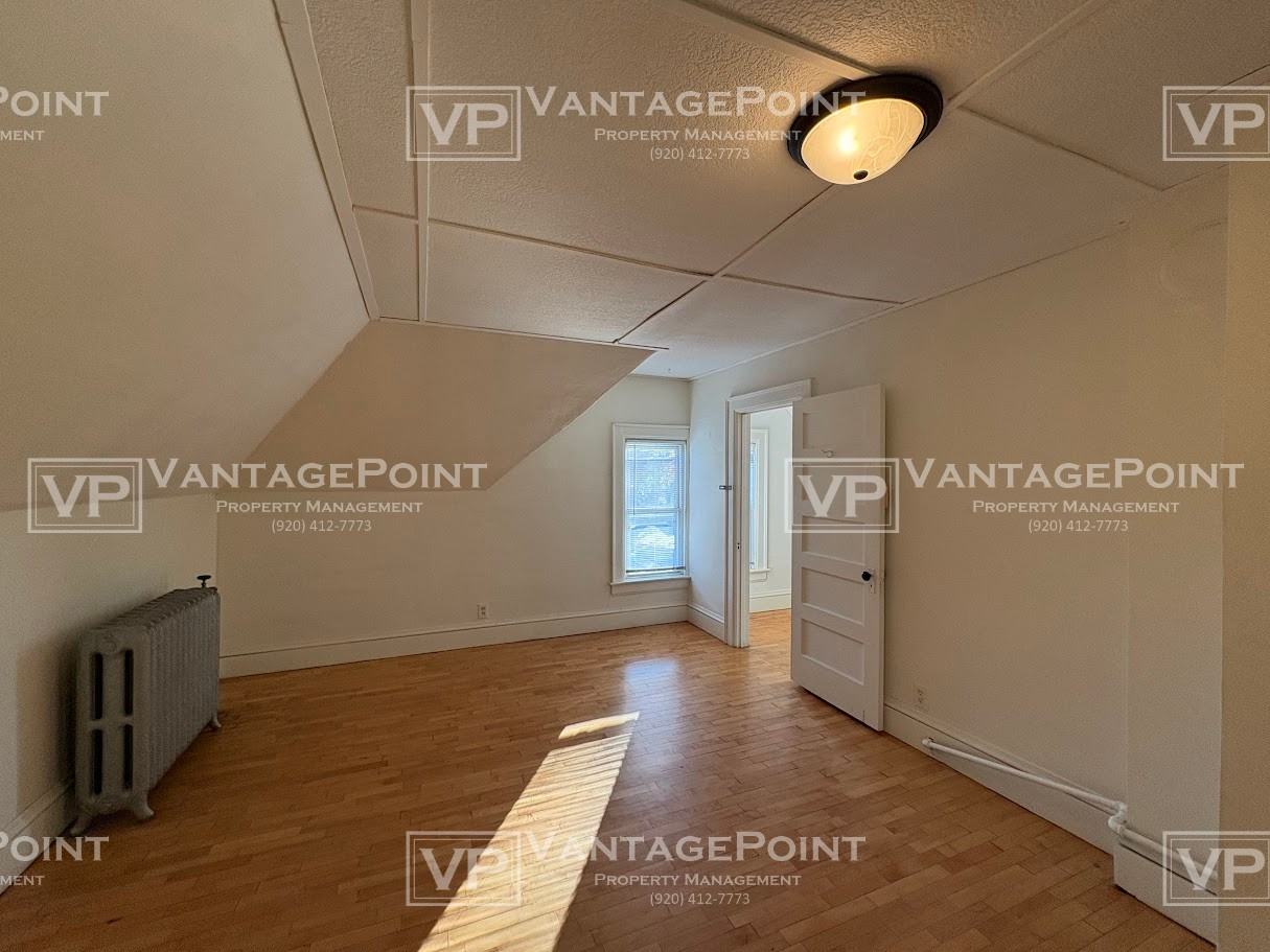 1103 N Division St - Photo 6 of 13