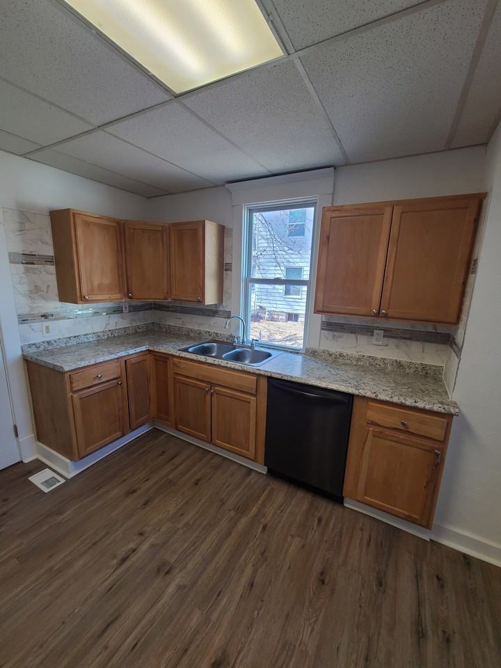 429 Baltimore St - Photo 5 of 16
