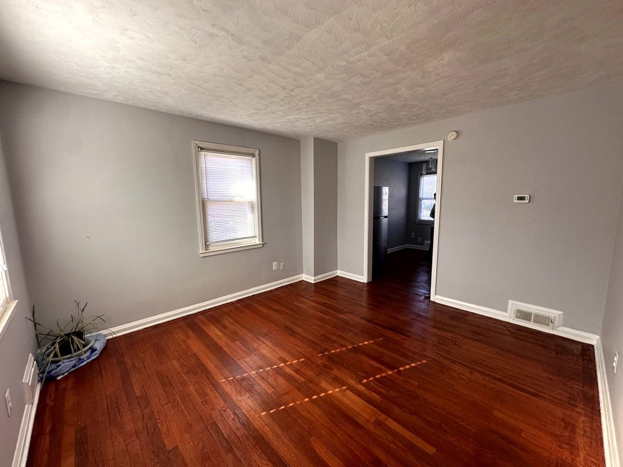 1008 Tunbridge Rd - Photo 4 of 21