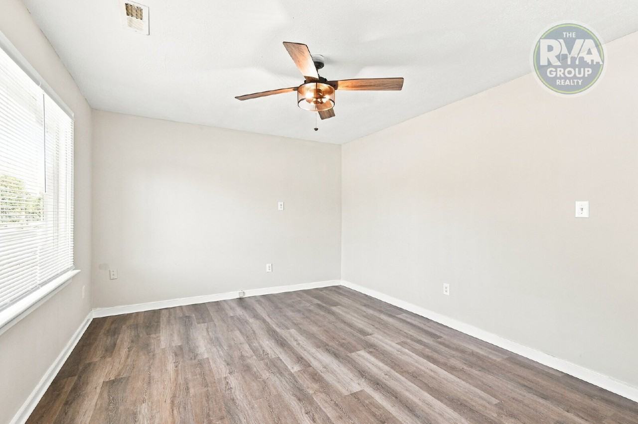 201 Evergreen Ave - Photo 4 of 24
