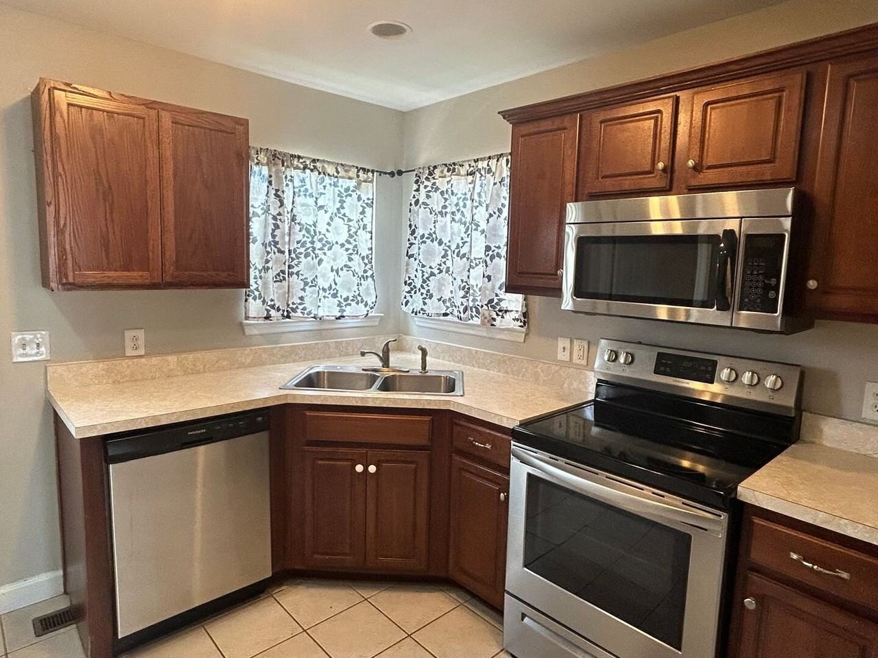 1726 Underwood St - Photo 4 of 23