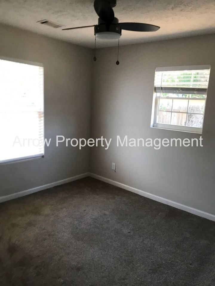 730 25th Ave N - Photo 7 of 12