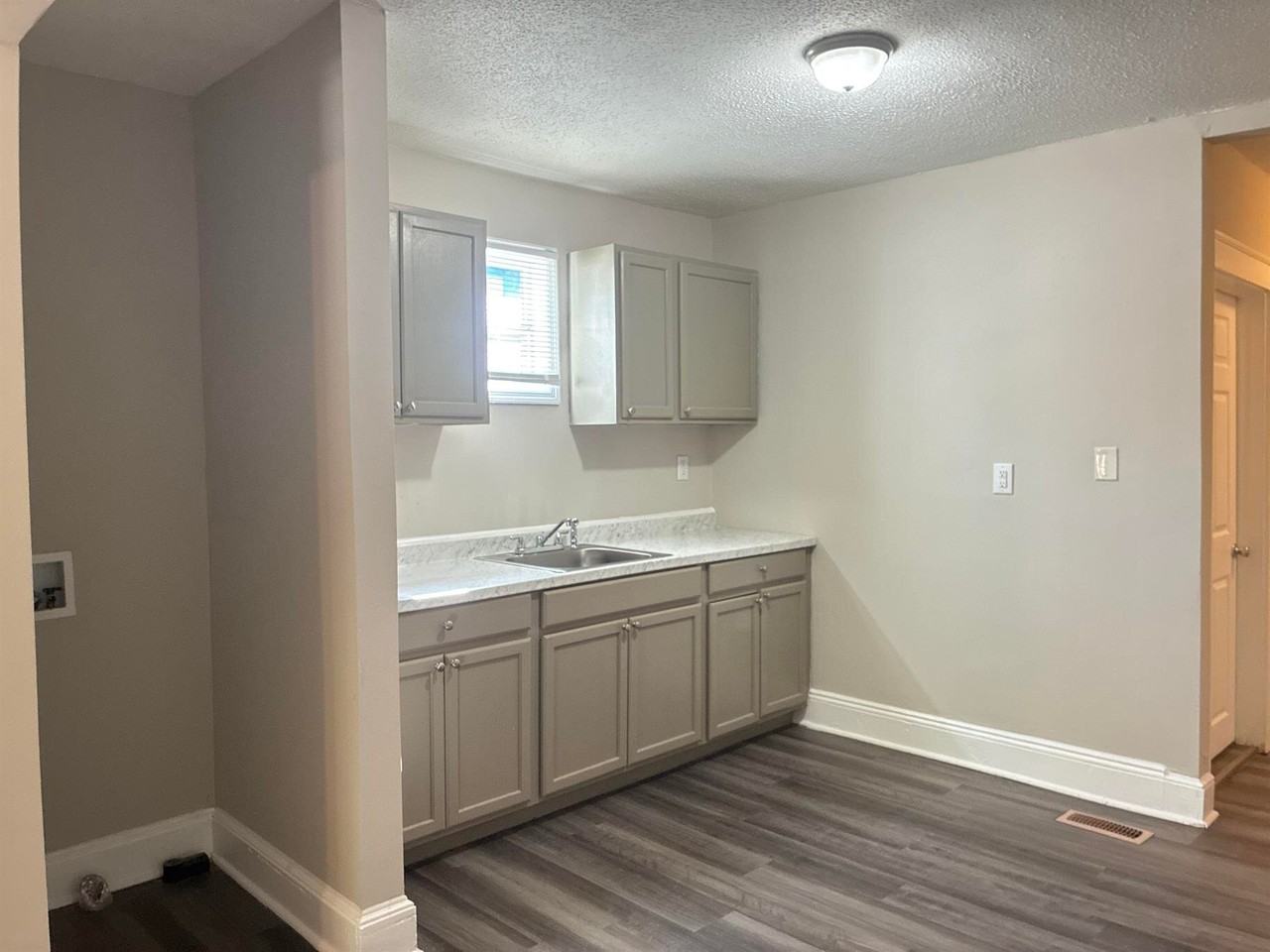 114 Chestnut St #B - Photo 3 of 17