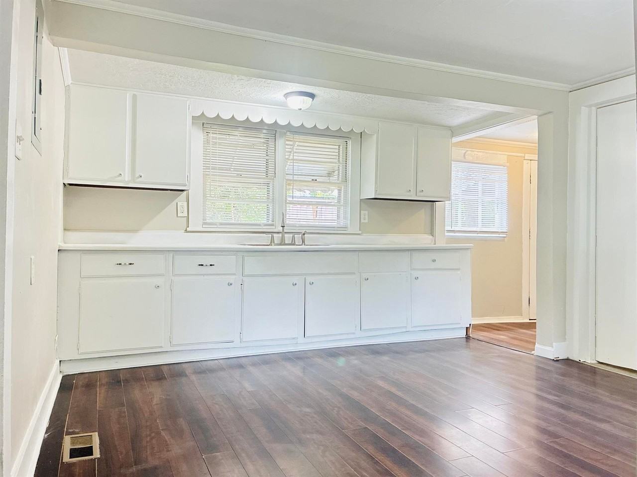 145 Parrish St - Photo 7 of 19