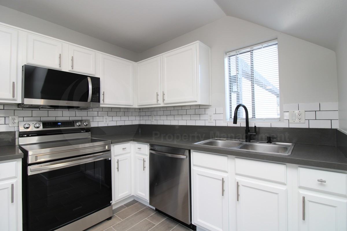 2153 W Morten Ave #1 - Photo 2 of 16