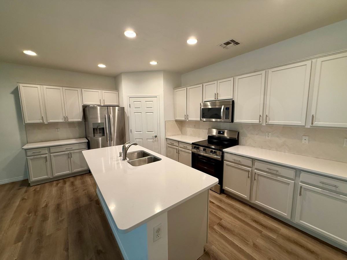 11024 E Midnight Moon Ln - Photo 3 of 42