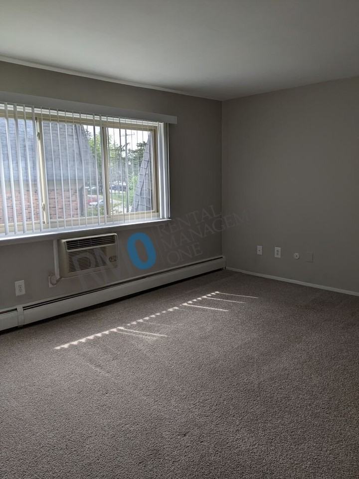 845 Ludlow Ave #203 - Photo 3 of 13