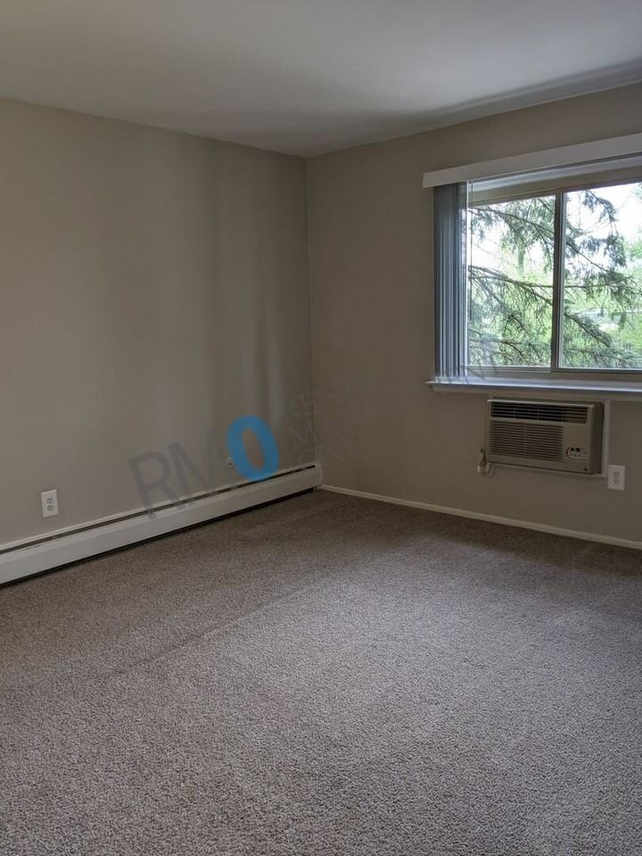 845 Ludlow Ave #203 - Photo 6 of 13