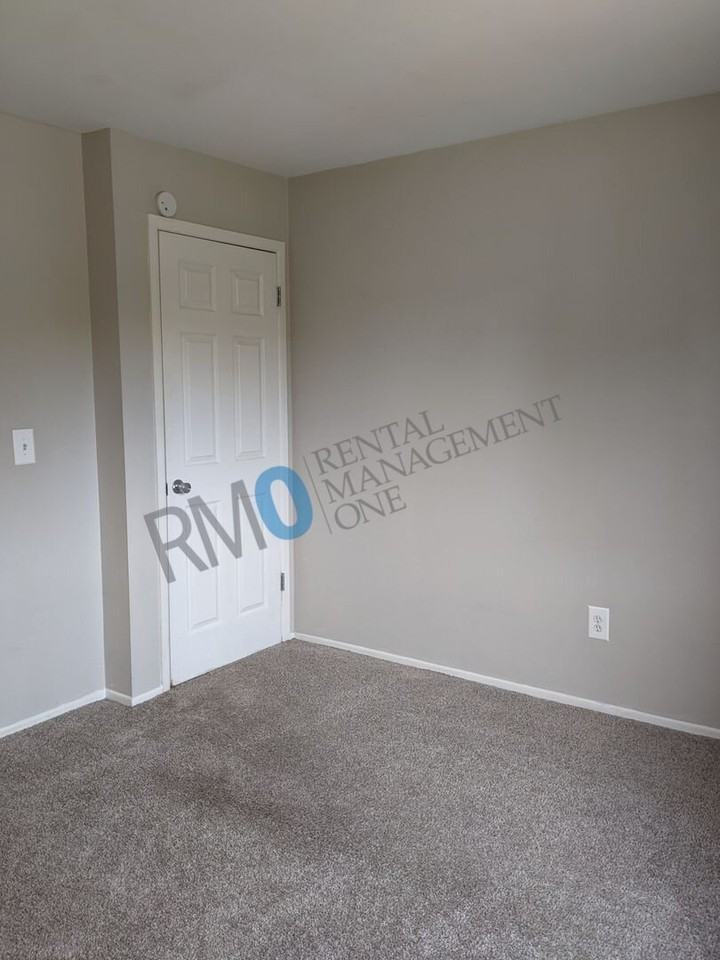 845 Ludlow Ave #203 - Photo 7 of 13
