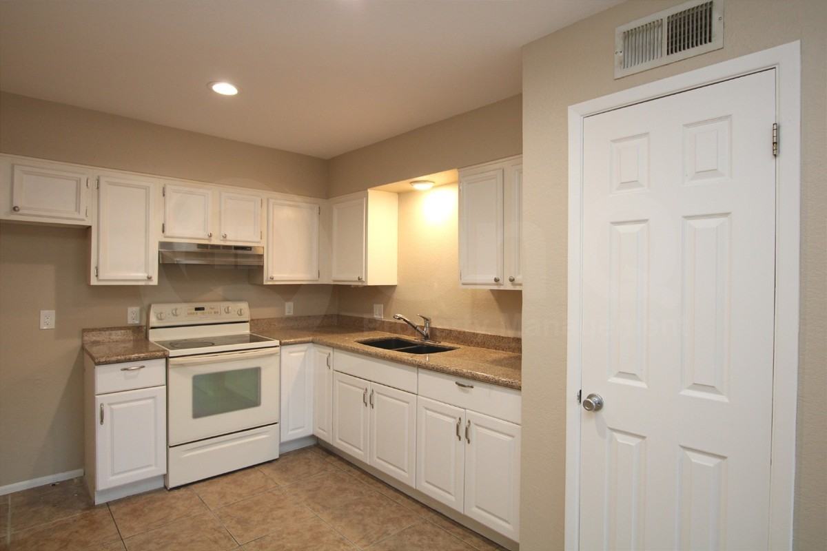 140 E Ingram St #140 - Photo 2 of 10