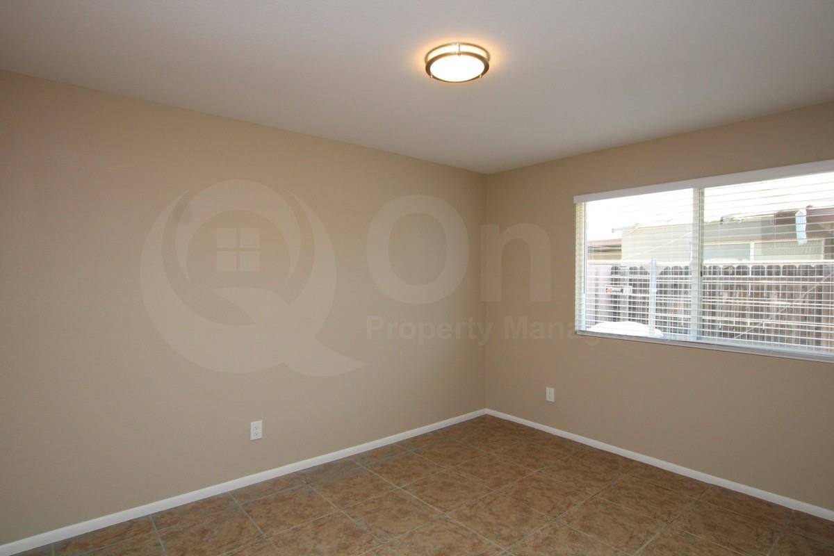 140 E Ingram St #140 - Photo 5 of 10