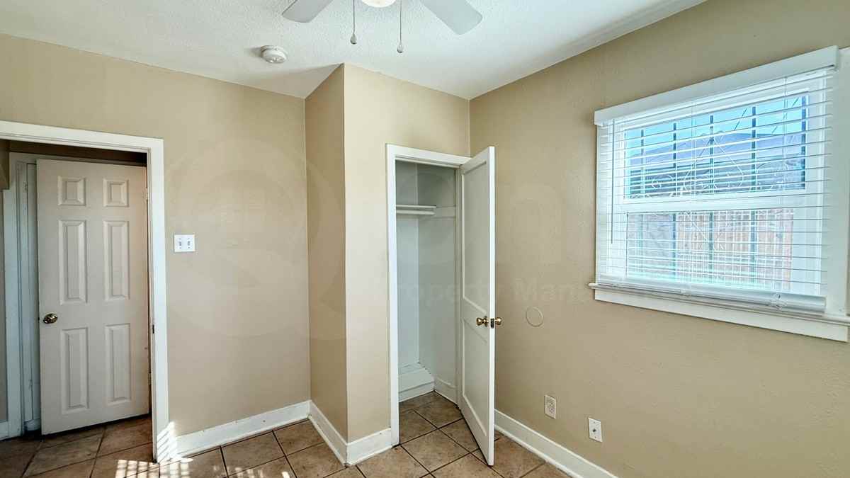 2017 N 23rd Pl #C - Photo 4 of 11
