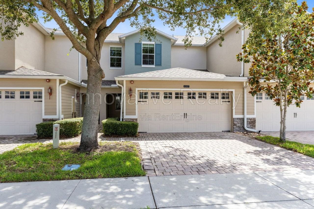 1327 Priory Cir - Photo 2 of 26