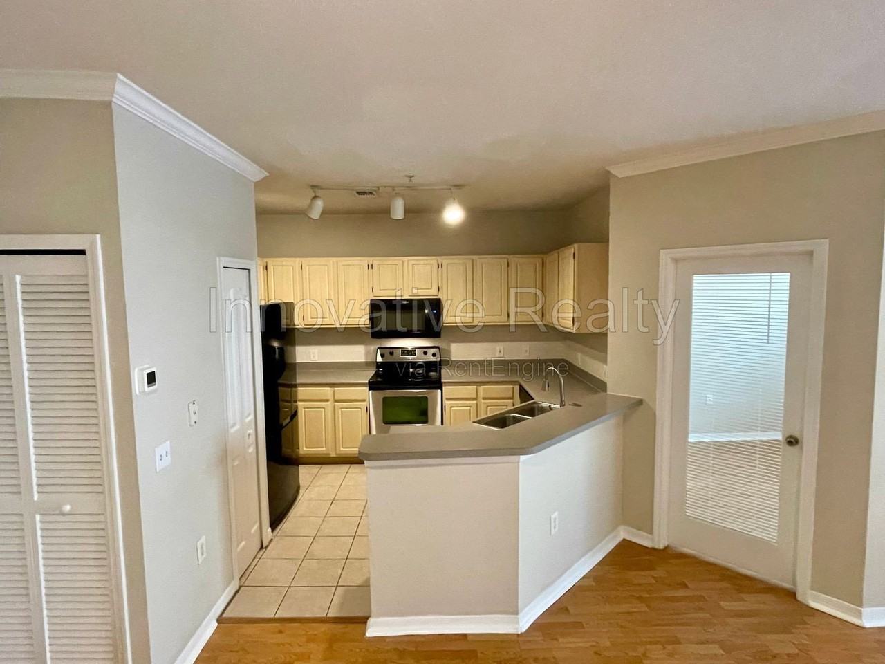 2428 Legacy Lake Dr - Photo 3 of 29